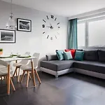 WarsawSkyLine Apartments - PGE Narodowy, Torwar, Bulwary Wiślane